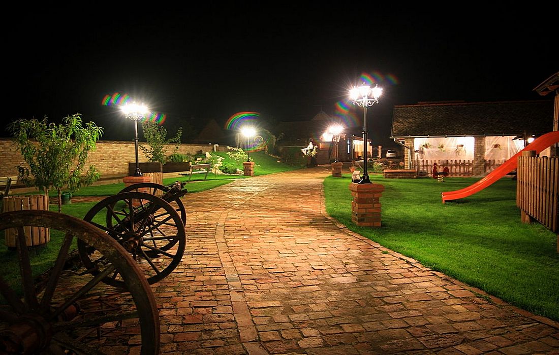 Guest House Didin Konak by night, Kopacki rit hotel, Croatia